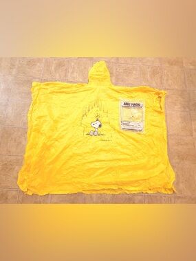 1980 Vintage Peanuts Yellow Snoopy Adult Hooded One Size Poncho - New Old Stock